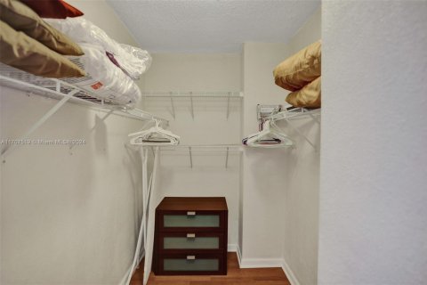 Снять в аренду кондоминиум в Холливуд, Флорида 1 спальня, 77.57м2, № 1934965 - фото 15