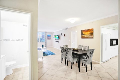 Снять в аренду кондоминиум в Холливуд, Флорида 1 спальня, 77.57м2, № 1934965 - фото 9