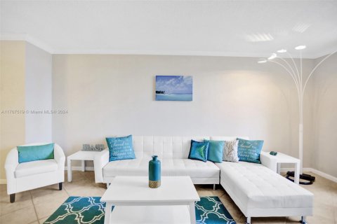 Снять в аренду кондоминиум в Холливуд, Флорида 1 спальня, 77.57м2, № 1934965 - фото 1