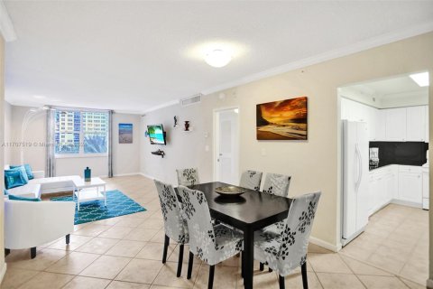 Снять в аренду кондоминиум в Холливуд, Флорида 1 спальня, 77.57м2, № 1934965 - фото 4