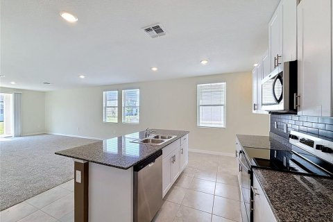 House in Lake Alfred, Florida 4 bedrooms, 148.64 sq.m. № 2167142 - photo 4