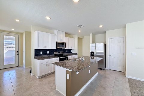 House in Lake Alfred, Florida 4 bedrooms, 148.64 sq.m. № 2167142 - photo 3