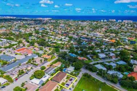 Commercial property in Lighthouse Point, Florida № 785851 - photo 1