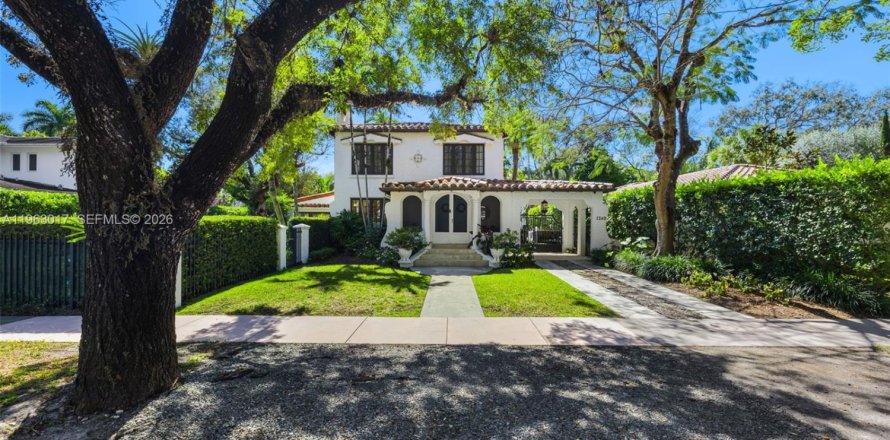 Casa en Coral Gables, Florida 3 dormitorios, 230.77 m2 № 2027573