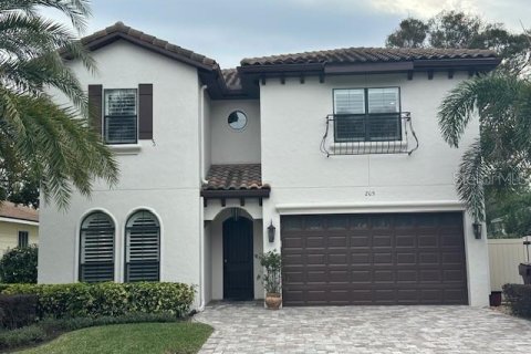 House in Orlando, Florida 4 bedrooms, 335.19 sq.m. № 1535203 - photo 1