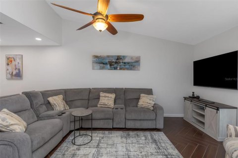 Casa en venta en Tampa, Florida, 4 dormitorios, 178.09 m2 № 1654873 - foto 11