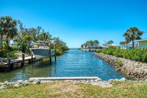House in Englewood, Florida 5 bedrooms, 199.55 sq.m. № 1591383 - photo 9