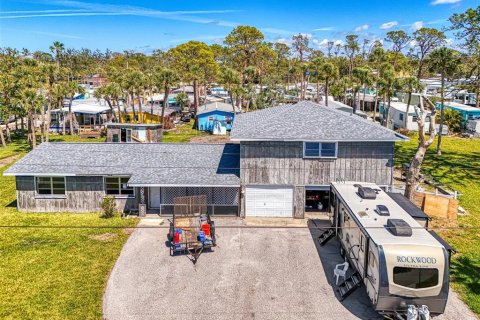 House in Englewood, Florida 5 bedrooms, 199.55 sq.m. № 1591383 - photo 1