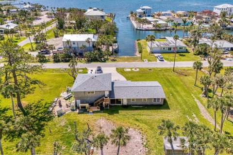 House in Englewood, Florida 5 bedrooms, 199.55 sq.m. № 1591383 - photo 2