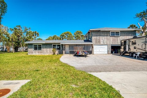 House in Englewood, Florida 5 bedrooms, 199.55 sq.m. № 1591383 - photo 3