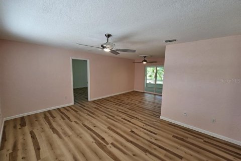 Casa en venta en Palm Coast, Florida, 3 dormitorios, 168.52 m2 № 1901591 - foto 9