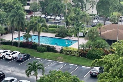 Condo in Pompano Beach, Florida, 2 bedrooms  № 2018143 - photo 14