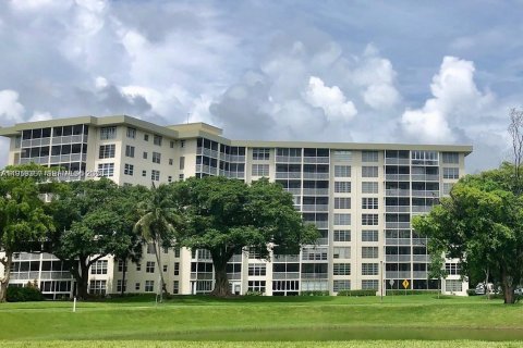 Condo in Pompano Beach, Florida, 2 bedrooms  № 2018143