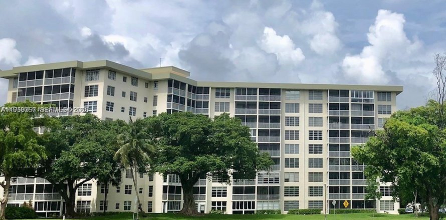 Condo in Pompano Beach, Florida, 2 bedrooms  № 2018143