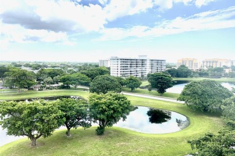 Condo in Pompano Beach, Florida, 2 bedrooms  № 2018143 - photo 13