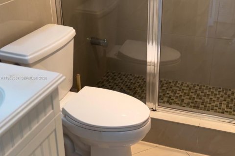 Condo in Pompano Beach, Florida, 2 bedrooms  № 2018143 - photo 11