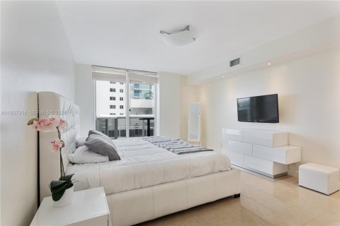 Condo in Miami Beach, Florida, 2 bedrooms № 1995678 - photo 5