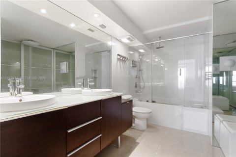 Condo in Miami Beach, Florida, 2 bedrooms № 1995678 - photo 6