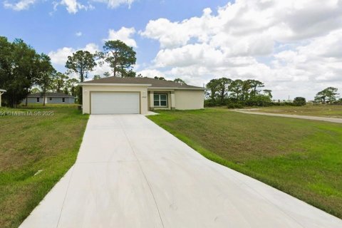 House in LaBelle, Florida 3 bedrooms, 158.4 sq.m. № 1488223 - photo 2
