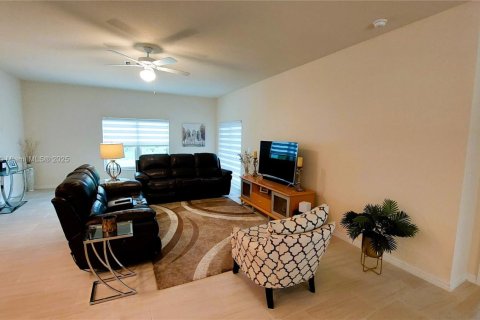 House in LaBelle, Florida 3 bedrooms, 158.4 sq.m. № 1488223 - photo 9