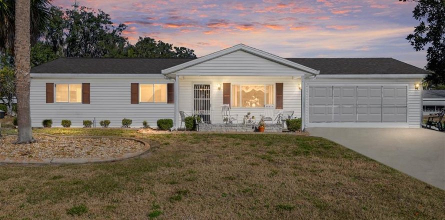 House in Summerfield, Florida 2 bedrooms, 106.19 sq.m. № 2203438