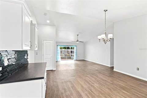 House in Palm Coast, Florida 3 bedrooms, 138.52 sq.m. № 2236900 - photo 13