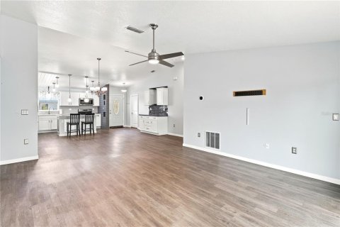 House in Palm Coast, Florida 3 bedrooms, 138.52 sq.m. № 2236900 - photo 14