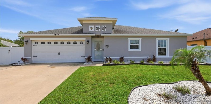 House in Palm Coast, Florida 3 bedrooms, 138.52 sq.m. № 2236900