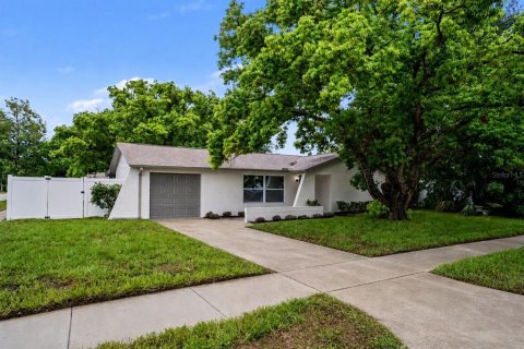 Villa ou maison à Seminole, Floride 3 chambres, 117.15 m2 № 2324257