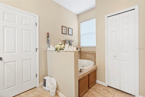 House in STONEYBROOK HILLS in Mount Dora, Florida 4 bedrooms, 184.5 sq.m. № 1657616 - photo 24