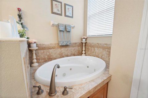 House in STONEYBROOK HILLS in Mount Dora, Florida 4 bedrooms, 184.5 sq.m. № 1657616 - photo 26