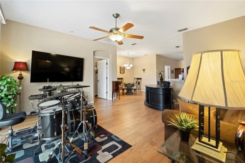 House in STONEYBROOK HILLS in Mount Dora, Florida 4 bedrooms, 184.5 sq.m. № 1657616 - photo 19