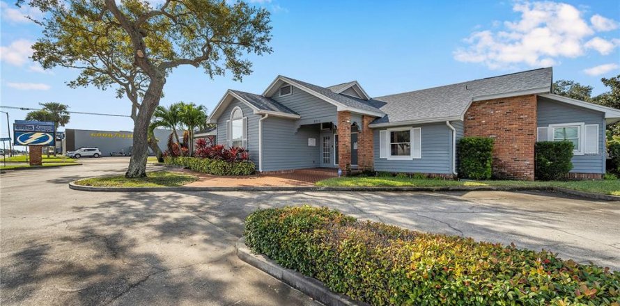 Propiedad comercial en Seminole, Florida 636.38 m2 № 1411159