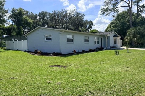 Villa ou maison à louer à Casselberry, Floride: 4 chambres, 139.35 m2 № 2353325 - photo 2