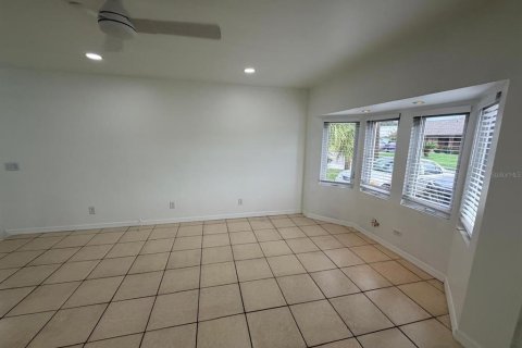 Villa ou maison à louer à Casselberry, Floride: 4 chambres, 139.35 m2 № 2353325 - photo 14