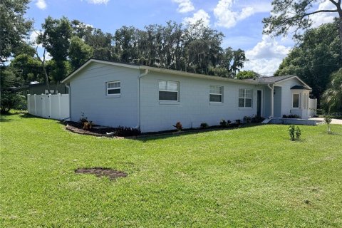 Villa ou maison à louer à Casselberry, Floride: 4 chambres, 139.35 m2 № 2353325 - photo 6