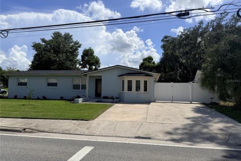 House in Casselberry, Florida 4 bedrooms, 139.35 sq.m. № 2353325
