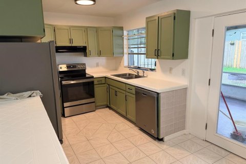 Villa ou maison à louer à Casselberry, Floride: 4 chambres, 139.35 m2 № 2353325 - photo 16