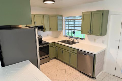 Villa ou maison à louer à Casselberry, Floride: 4 chambres, 139.35 m2 № 2353325 - photo 18