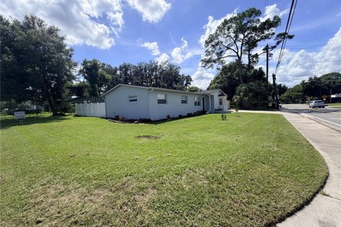 Villa ou maison à louer à Casselberry, Floride: 4 chambres, 139.35 m2 № 2353325 - photo 5