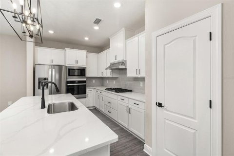 Casa en venta en Kissimmee, Florida, 6 dormitorios, 252.14 m2 № 1908262 - foto 2