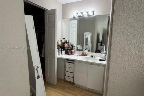 Touwnhouse à louer à Miami, Floride: 3 chambres, 117.99 m2 № 1951860 - photo 8