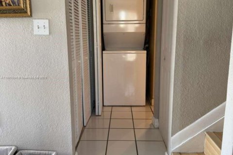 Touwnhouse à louer à Miami, Floride: 3 chambres, 117.99 m2 № 1951860 - photo 2