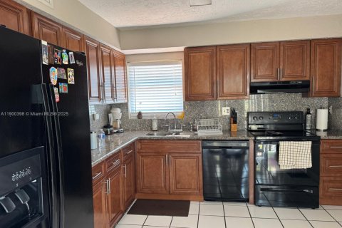 Touwnhouse à louer à Miami, Floride: 3 chambres, 117.99 m2 № 1951860 - photo 6