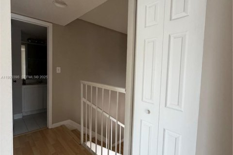 Townhouse in Miami, Florida 3 bedrooms, 117.99 sq.m. № 1951860 - photo 14