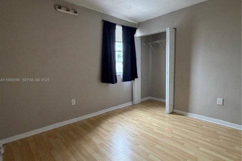 Townhouse in Miami, Florida 3 bedrooms, 117.99 sq.m. № 1951860 - photo 12