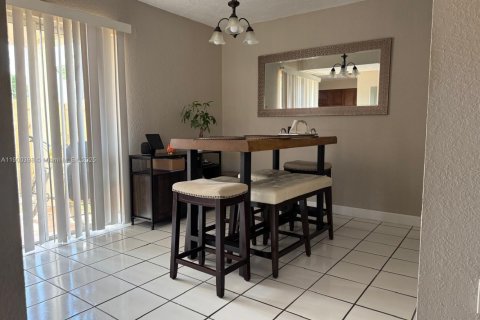 Touwnhouse à louer à Miami, Floride: 3 chambres, 117.99 m2 № 1951860 - photo 5