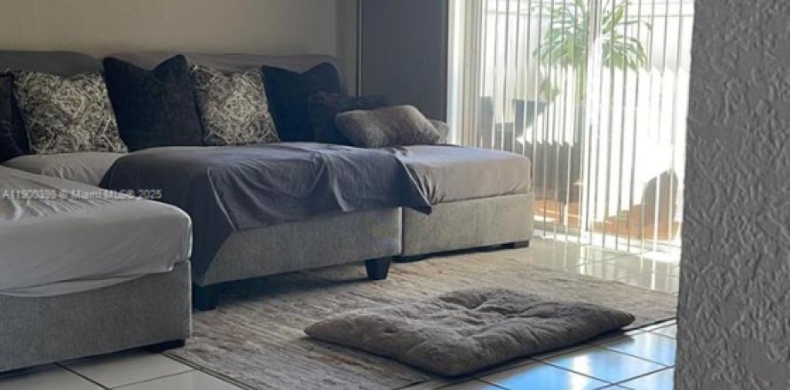 Touwnhouse à Miami, Floride 3 chambres, 117.99 m2 № 1951860