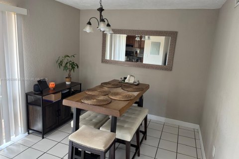 Touwnhouse à louer à Miami, Floride: 3 chambres, 117.99 m2 № 1951860 - photo 4