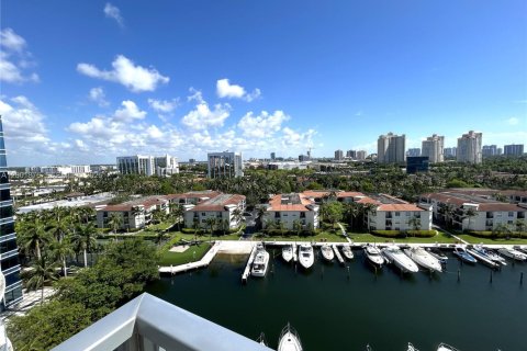 Condominio en alquiler en Aventura, Florida, 3 dormitorios, 126.53 m2 № 2065941 - foto 4